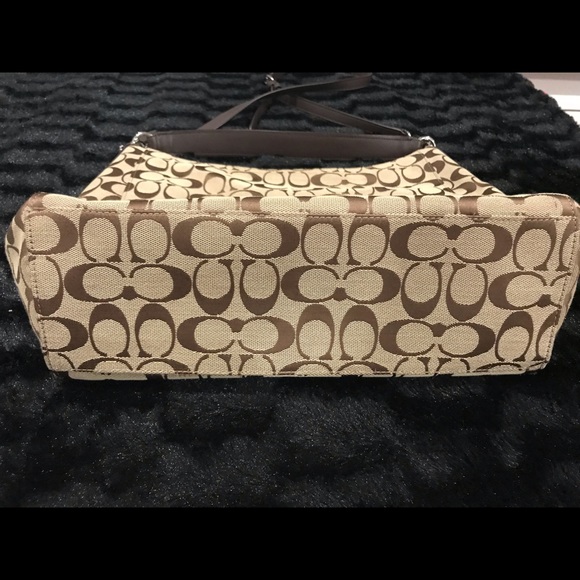 🦄 Rare Coach carryall Signature Purse!! 🦄 - Picture 6 of 8